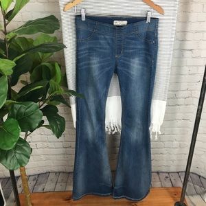 Free people pull on flare jeans. Size 28.